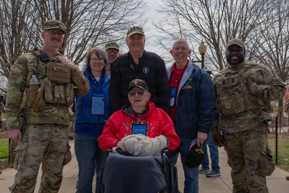 Mississippi National Guardsmen support an Honor Flight at the World War II Memorial