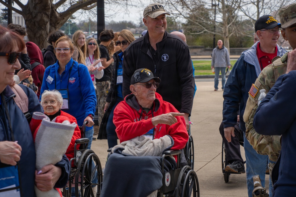 Mississippi National Guardsmen support an Honor Flight at the World War II Memorial
