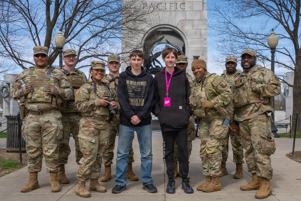 Mississippi National Guardsmen support an Honor Flight at the World War II Memorial