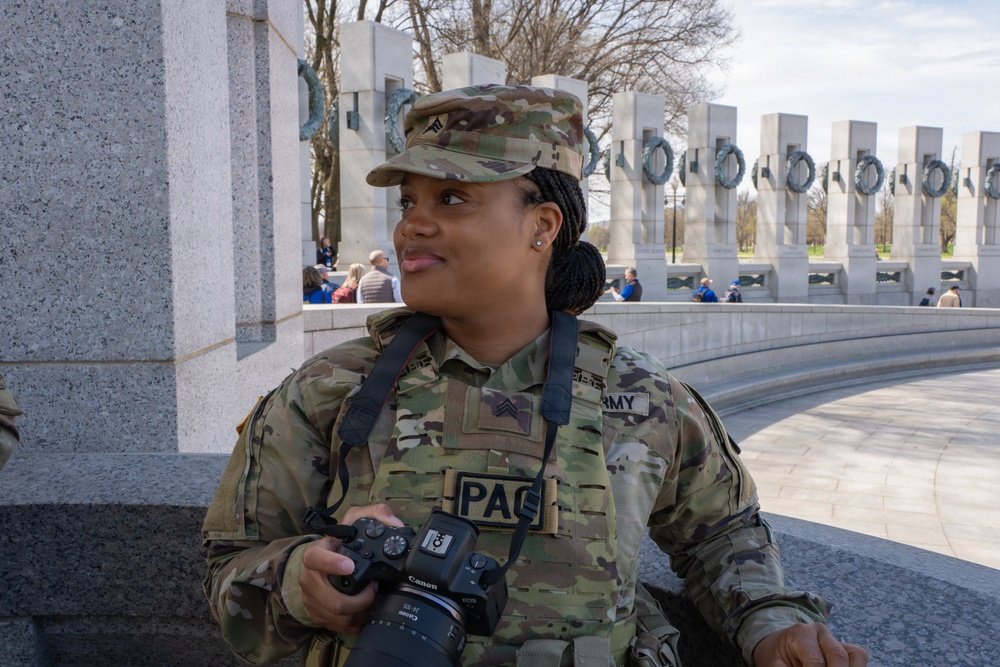 Mississippi National Guardsmen support an Honor Flight at the World War II Memorial