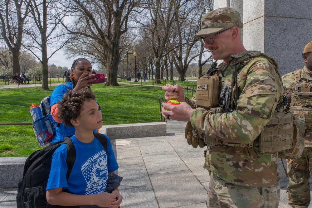 Mississippi National Guardsmen support an Honor Flight at the World War II Memorial