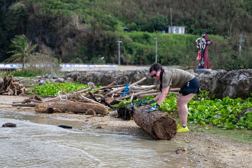 CSS-15 Sailors Join Inalåhan Beach Cleanup Efforts