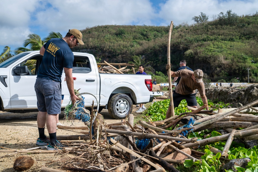 CSS-15 Sailors Join Inalåhan Beach Cleanup Efforts