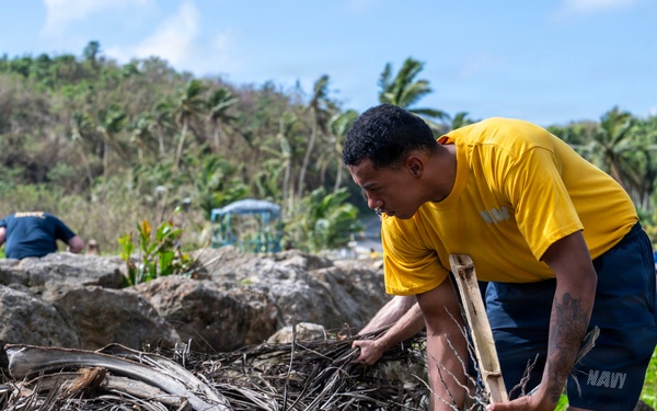 CSS-15 Sailors Join Inalåhan Beach Cleanup Efforts