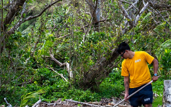 CSS-15 Sailors Join Inalåhan Beach Cleanup Efforts