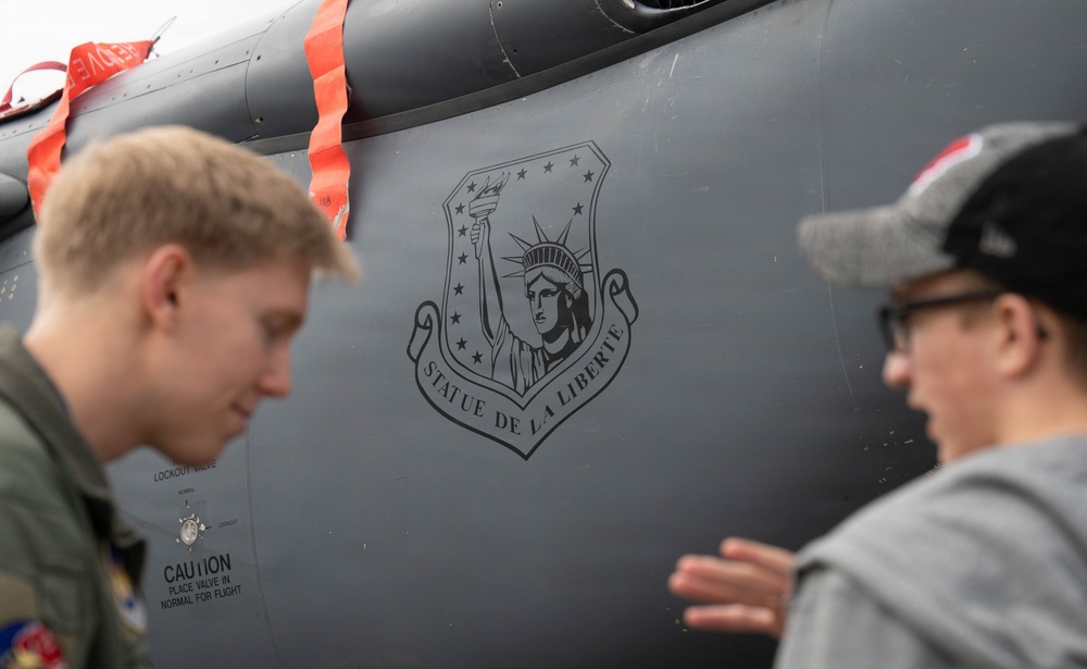 492nd FS hosts RAFL students for aviation day
