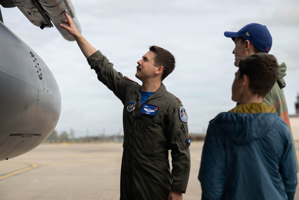 492nd FS hosts RAFL students for aviation day