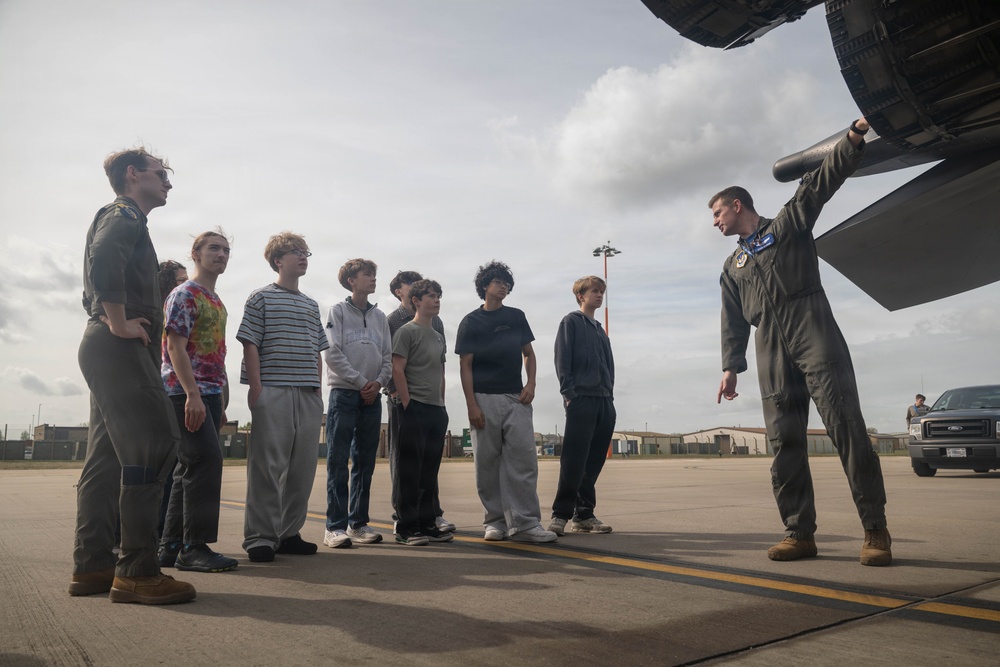 492nd FS hosts RAFL students for aviation day