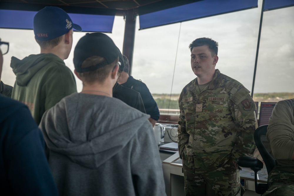 492nd FS hosts RAFL students for aviation day