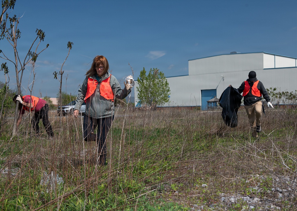 NAVSUP BSC | Earth Day Cleanup