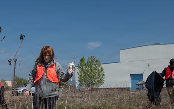 NAVSUP BSC | Earth Day Cleanup