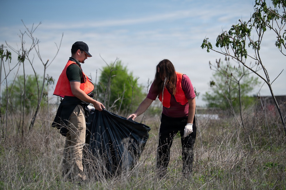 NAVSUP BSC | Earth Day Cleanup