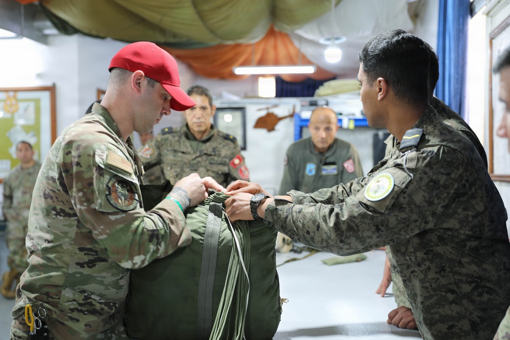 US, Tunisian forces conduct air rigging during African Lion 2026