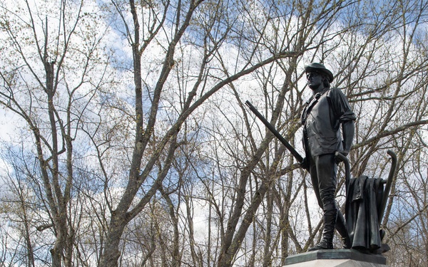 Hanscom AFB Airmen participate in Patriots’ Day parade honoring Revolutionary War origins