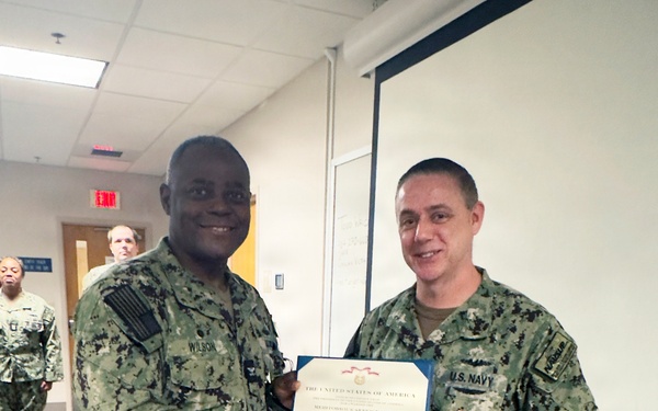 Cmdr. Revitzer receives award as he ends his tour