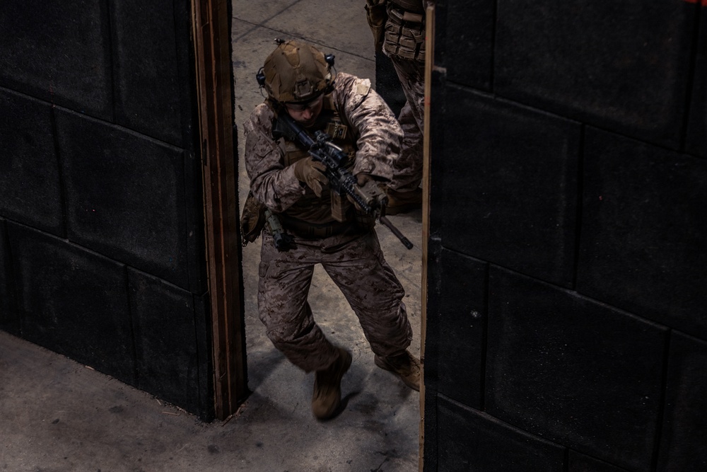 22nd MEU (SOC) | LAR Conducts a Live-fire Shoot House at Camp Santiago
