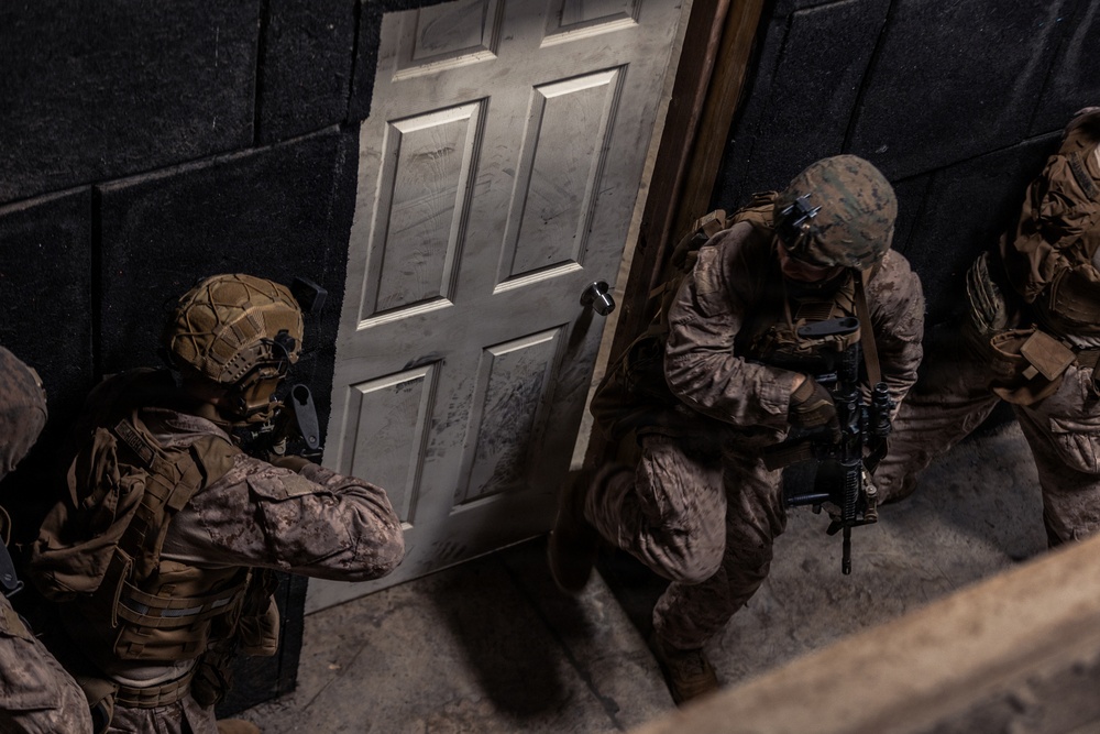 22nd MEU (SOC) | LAR Conducts a Live-fire Shoot House at Camp Santiago