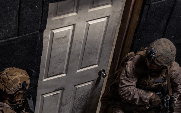 22nd MEU (SOC) | LAR Conducts a Live-fire Shoot House at Camp Santiago