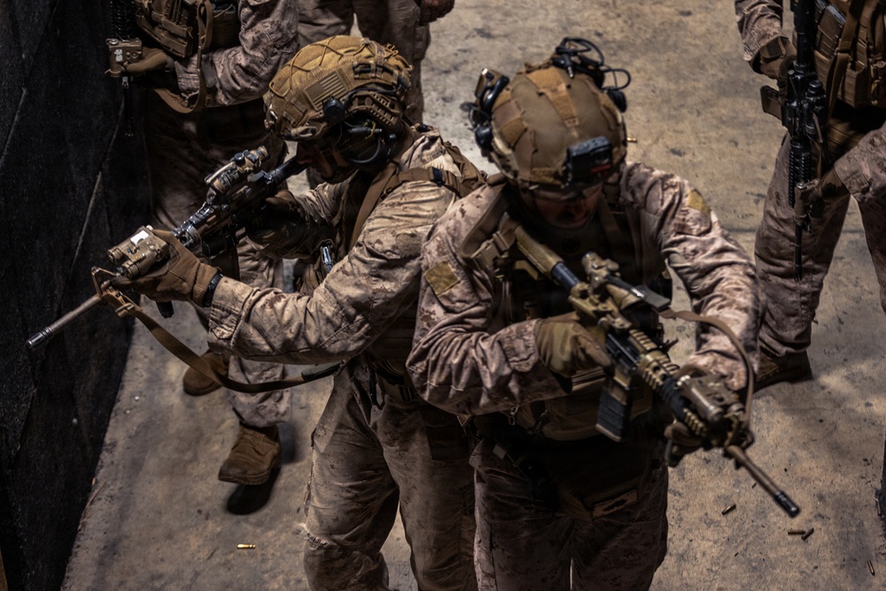 22nd MEU (SOC) | LAR Conducts a Live-fire Shoot House at Camp Santiago