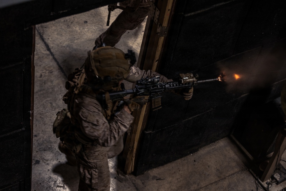 22nd MEU (SOC) | LAR Conducts a Live-fire Shoot House at Camp Santiago