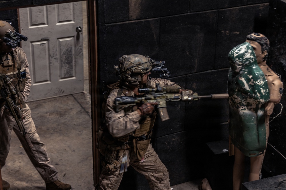 22nd MEU (SOC) | LAR Conducts a Live-fire Shoot House at Camp Santiago