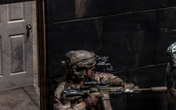 22nd MEU (SOC) | LAR Conducts a Live-fire Shoot House at Camp Santiago