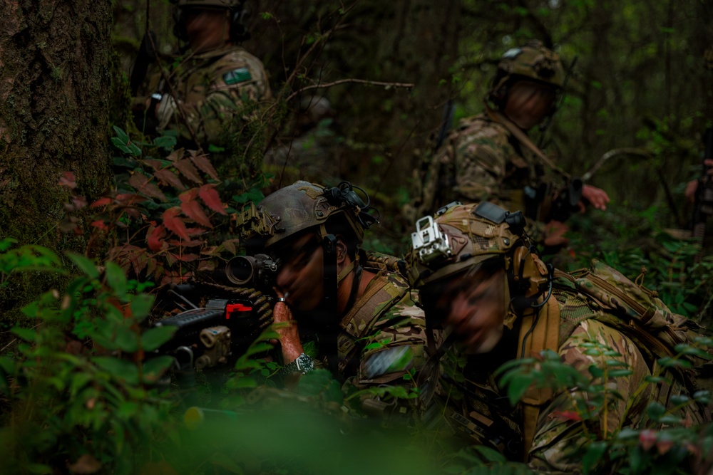 1st Special Forces Group (Airborne) conducts Maneuver Live Fire Exercise