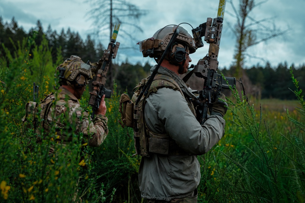 1st Special Forces Group (Airborne) conducts Maneuver Live Fire Exercise