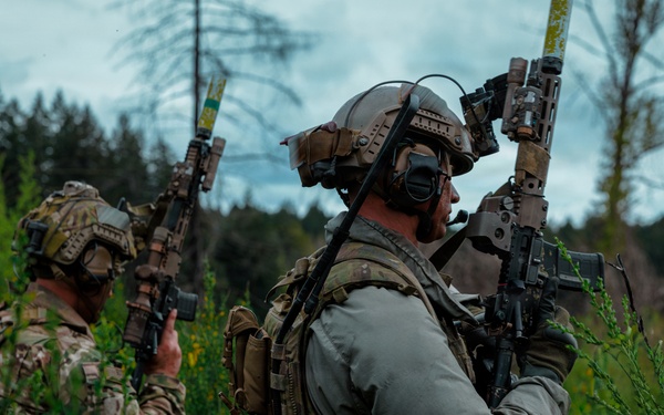 1st Special Forces Group (Airborne) conducts Maneuver Live Fire Exercise
