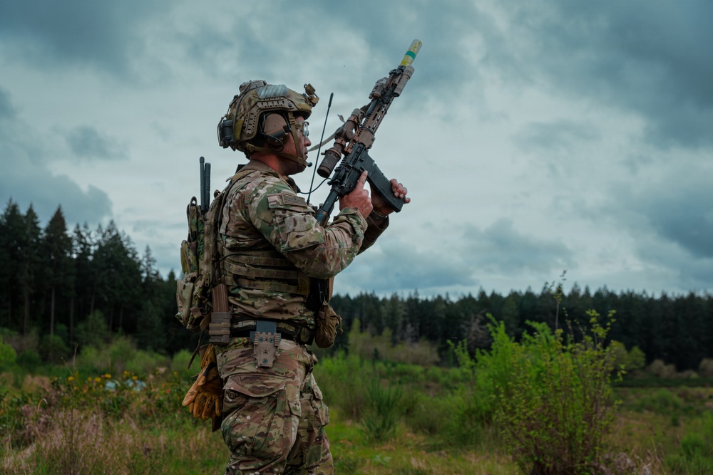 1st Special Forces Group (Airborne) conducts Maneuver Live Fire Exercise