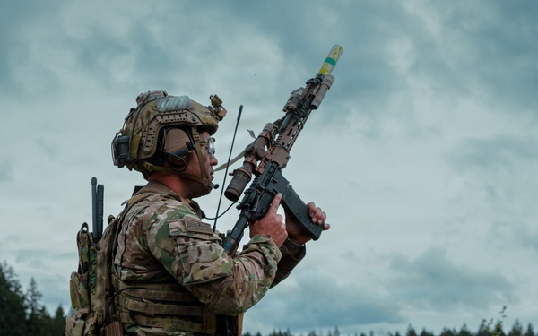 1st Special Forces Group (Airborne) conducts Maneuver Live Fire Exercise