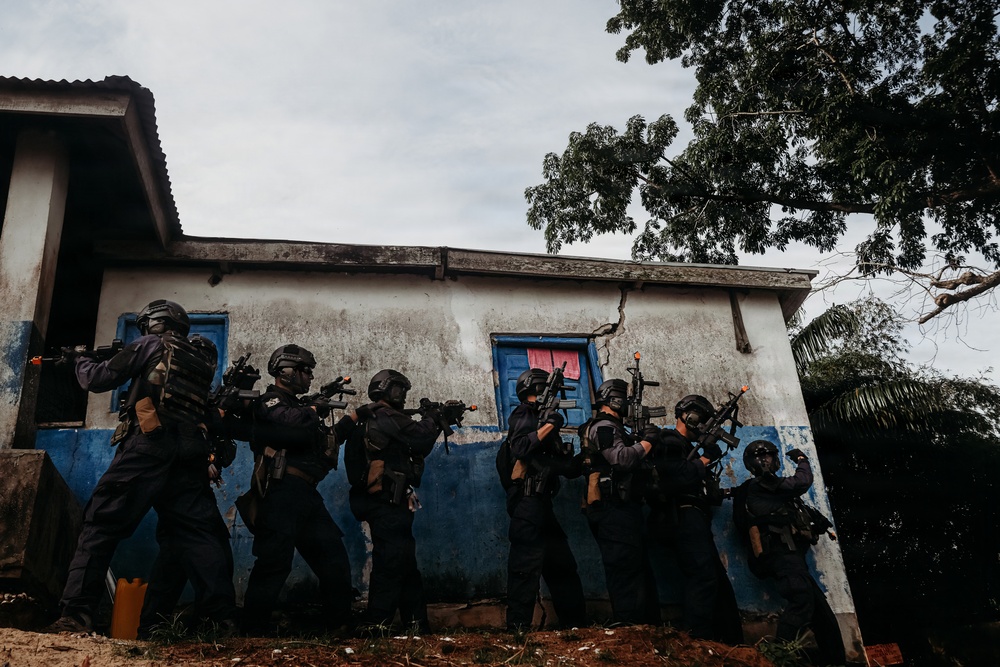 Tunisian armed forces execute breach and clear operations during exercise Flintlock 26