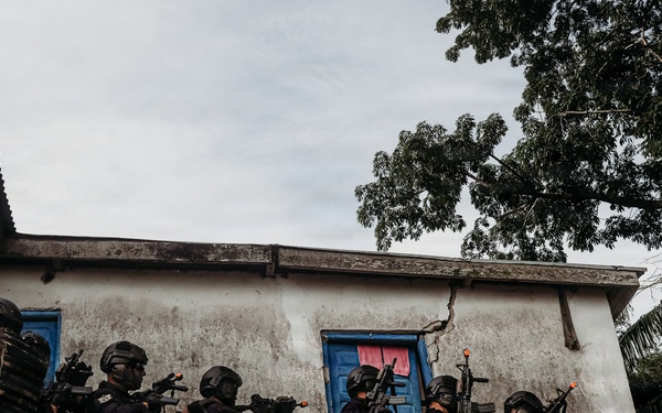 Tunisian armed forces execute breach and clear operations during exercise Flintlock 26