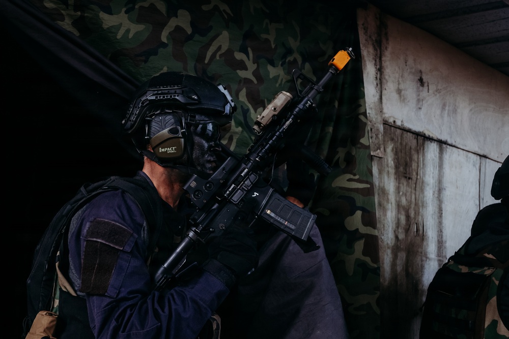 Tunisian armed forces execute breach and clear operations during exercise Flintlock 26