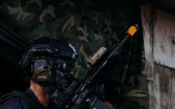 Tunisian armed forces execute breach and clear operations during exercise Flintlock 26