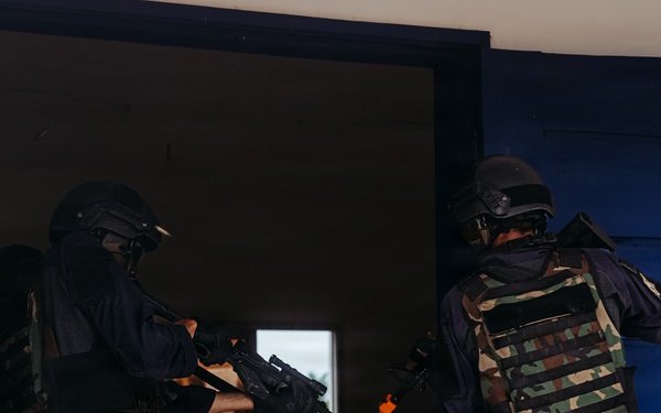 Tunisian armed forces execute breach and clear operations during exercise Flintlock 26