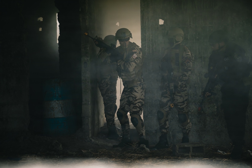 Moroccan forces execute bilateral sensitive site exploitation during Flintlock 26