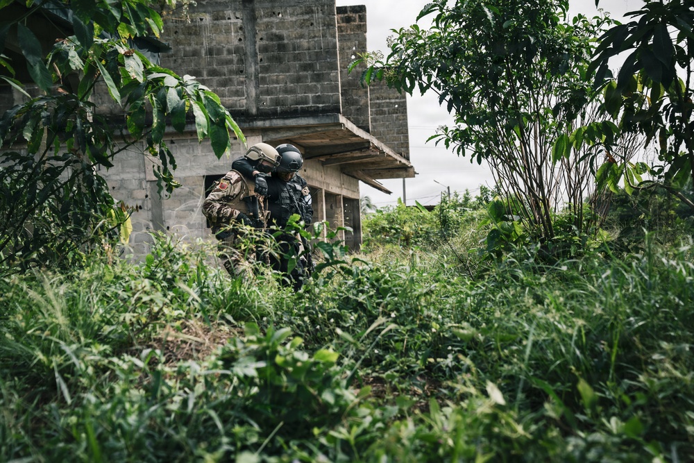 Moroccan forces execute bilateral sensitive site exploitation during Flintlock 26