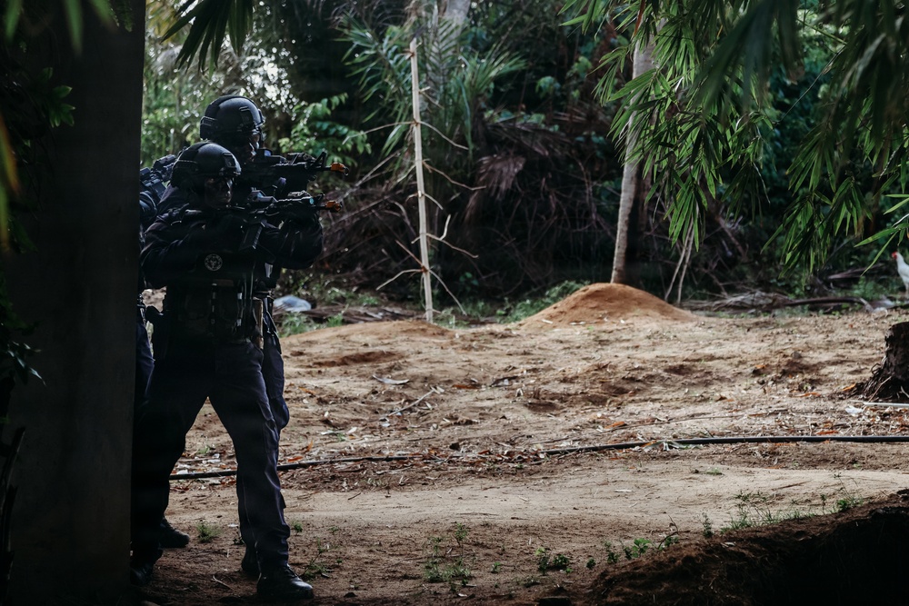 Tunisian armed forces execute breach and clear operations during exercise Flintlock 26