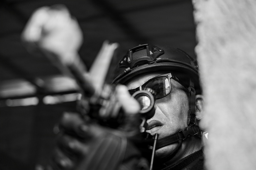 Moroccan forces execute bilateral sensitive site exploitation during Flintlock 26