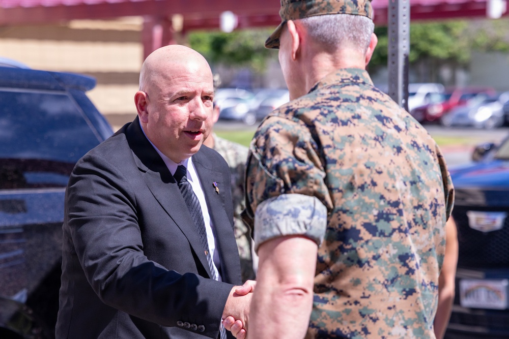 SecWar advisor Visits MCBH and Gains Insight into Base Operations