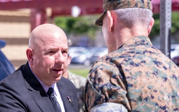 SecWar advisor Visits MCBH and Gains Insight into Base Operations