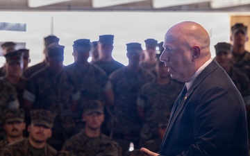 SecWar advisor Visits MCBH and Gains Insight into Base Operations