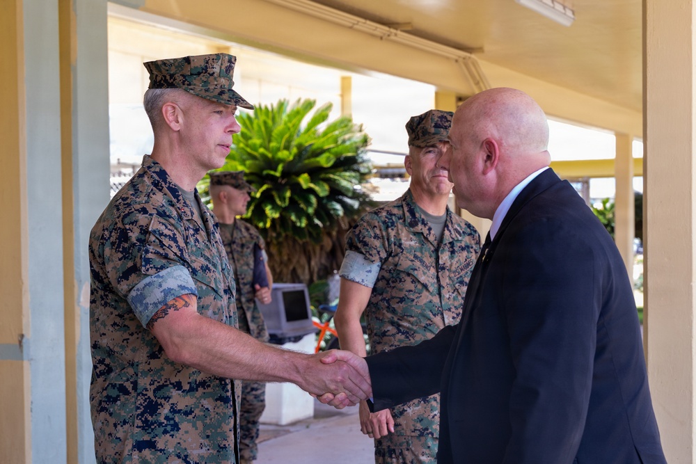 SecWar advisor Visits MCBH and Gains Insight into Base Operations