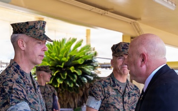 SecWar advisor Visits MCBH and Gains Insight into Base Operations