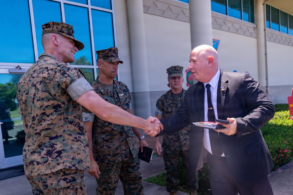 SecWar advisor Visits MCBH and Gains Insight into Base Operations