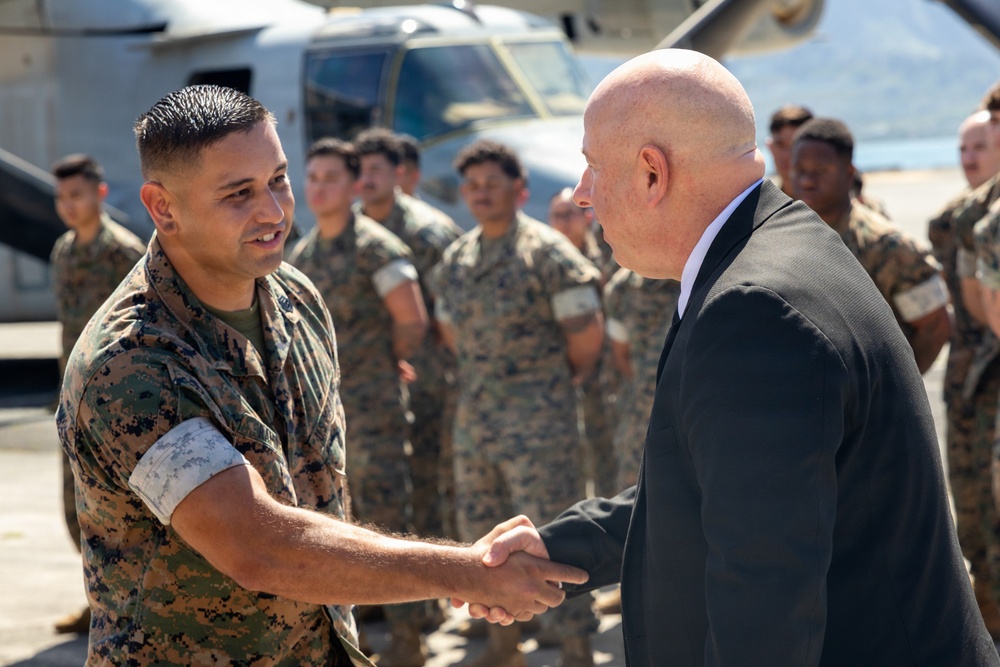 SecWar advisor Visits MCBH and Gains Insight into Base Operations