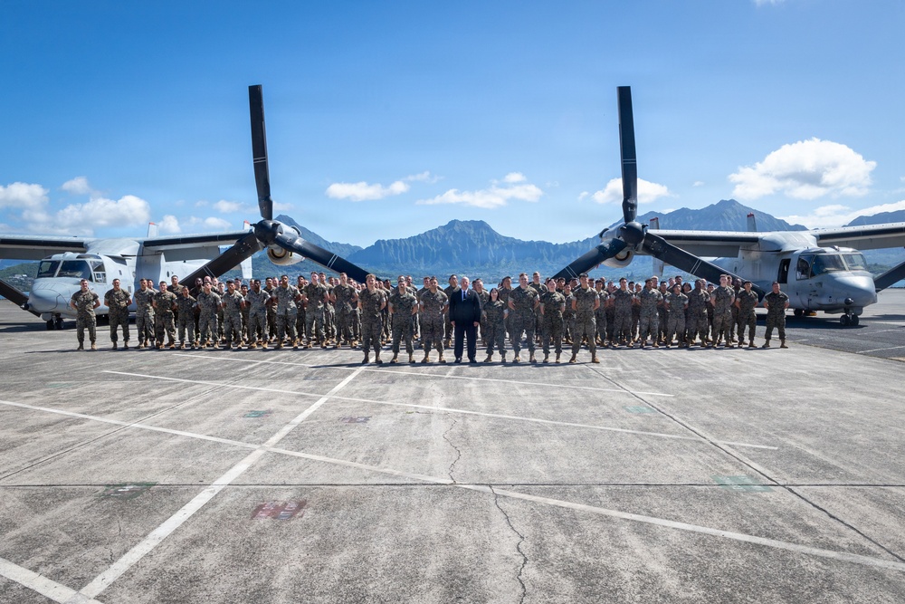 SecWar advisor Visits MCBH and Gains Insight into Base Operations