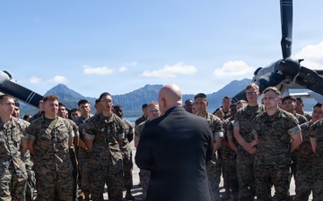 SecWar advisor Visits MCBH and Gains Insight into Base Operations