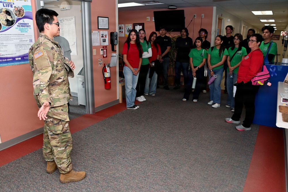 U.S. Army Yuma Proving Ground Soldiers encourage local Army recruits